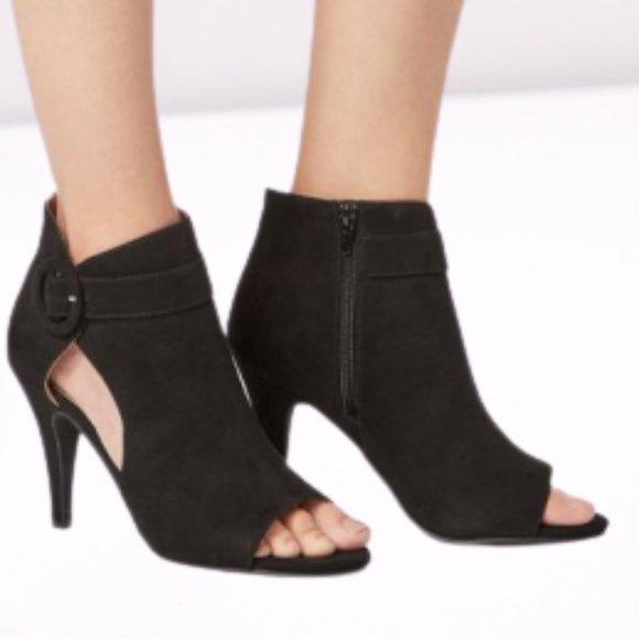 JustFab Shoes - NWOT Lavan Open Toe Buckle Heeled Bootie